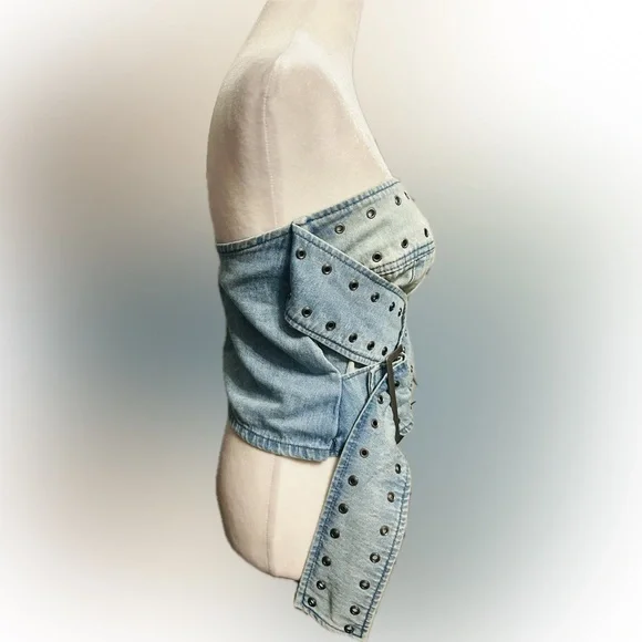 NWT Fashion Nova SZ XS blue denim strapless top w/belt accents/rear zip/bust 28” - Picture 4 of 12